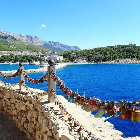 Apartman Amarena *